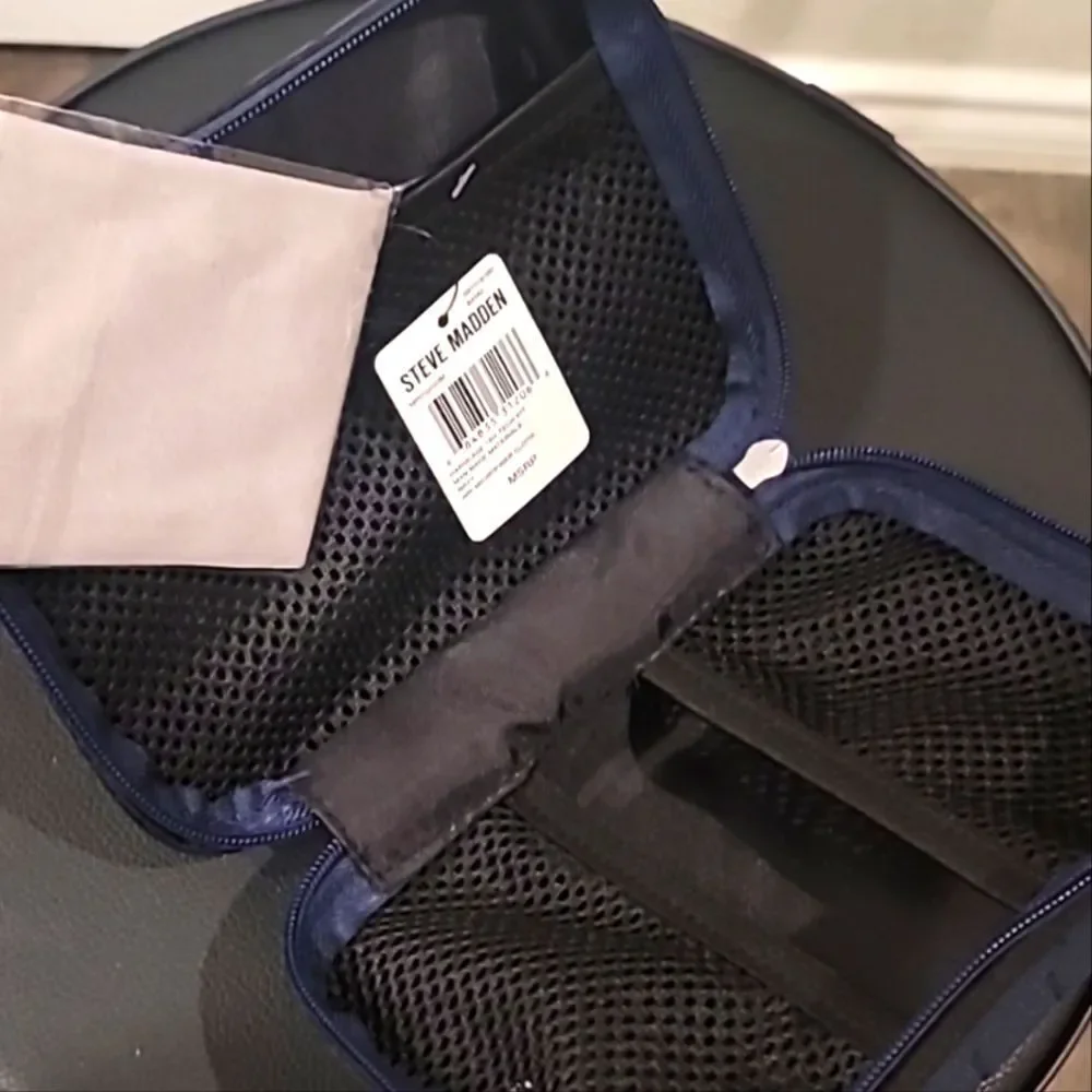 Steve Madden Hard Shell Travel Tech Organizer w/Microfiber Cloth